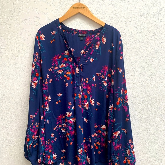 Floral blouse - Picture 2 of 3